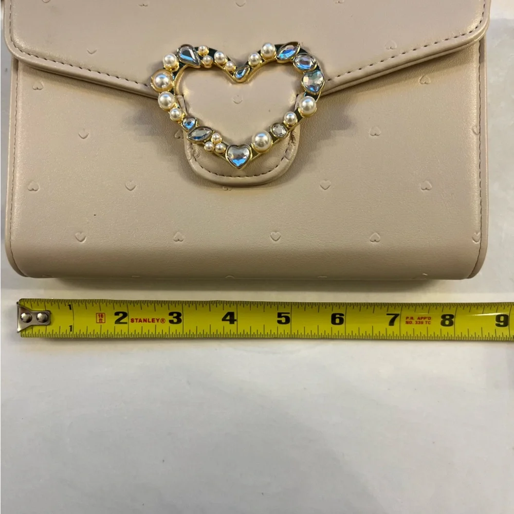 Betsey Johnson Cream Crossbody Bag with Heart Accent • Great for Valentines 💘 - Picture 2 of 9